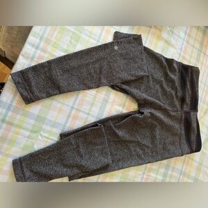 Lululemon brown size 8 reg older version in excellent condition